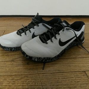 Nike Metcon 4 White/Black/Gray Like New